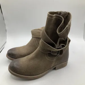 Boots Ankle Flats By Cmb  Size: 7