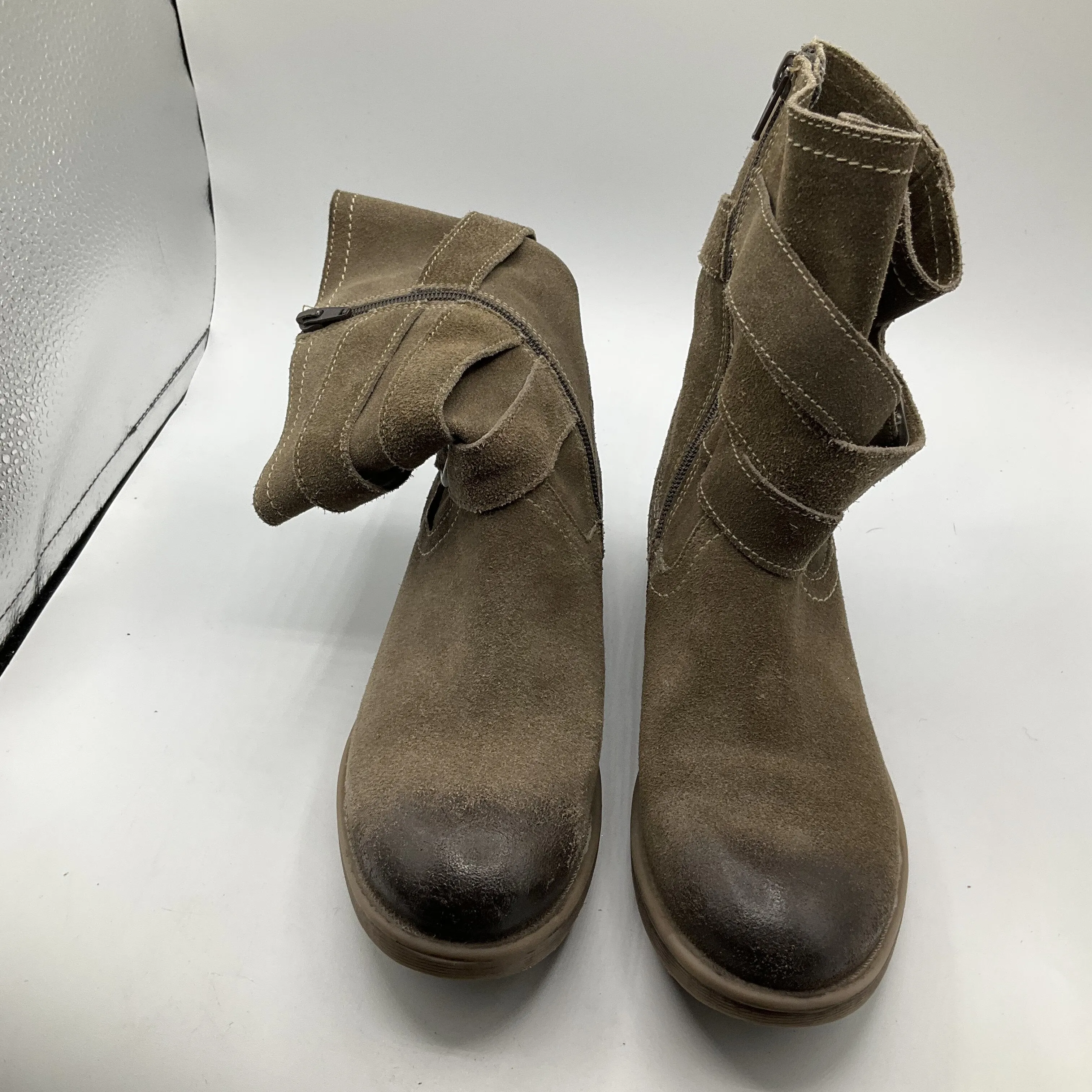 Boots Ankle Flats By Cmb  Size: 7