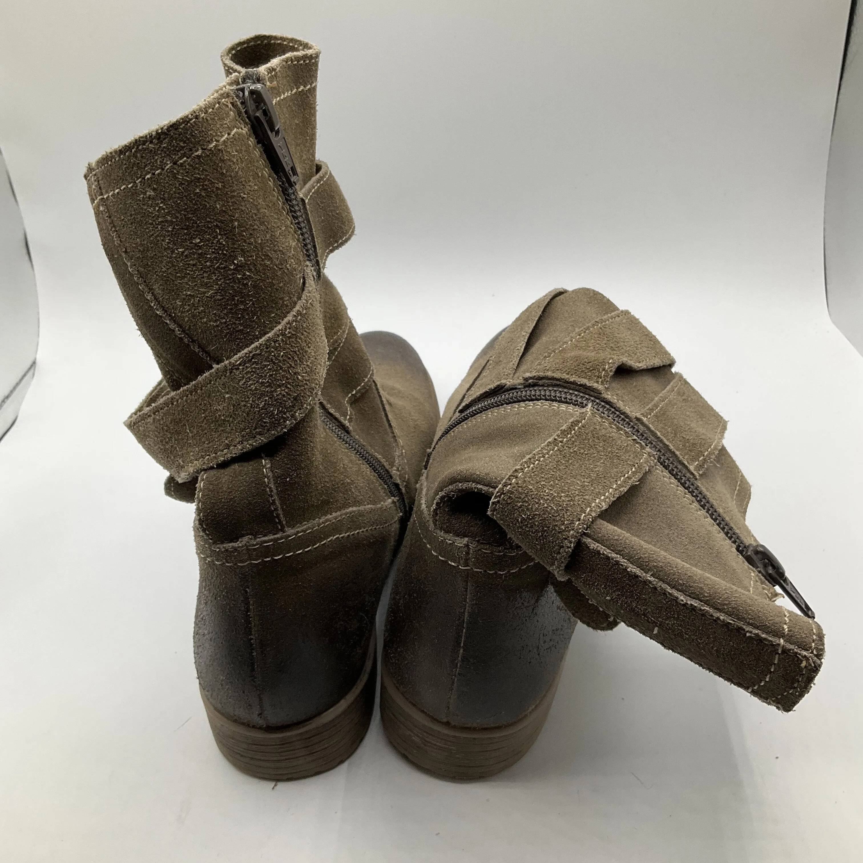 Boots Ankle Flats By Cmb  Size: 7