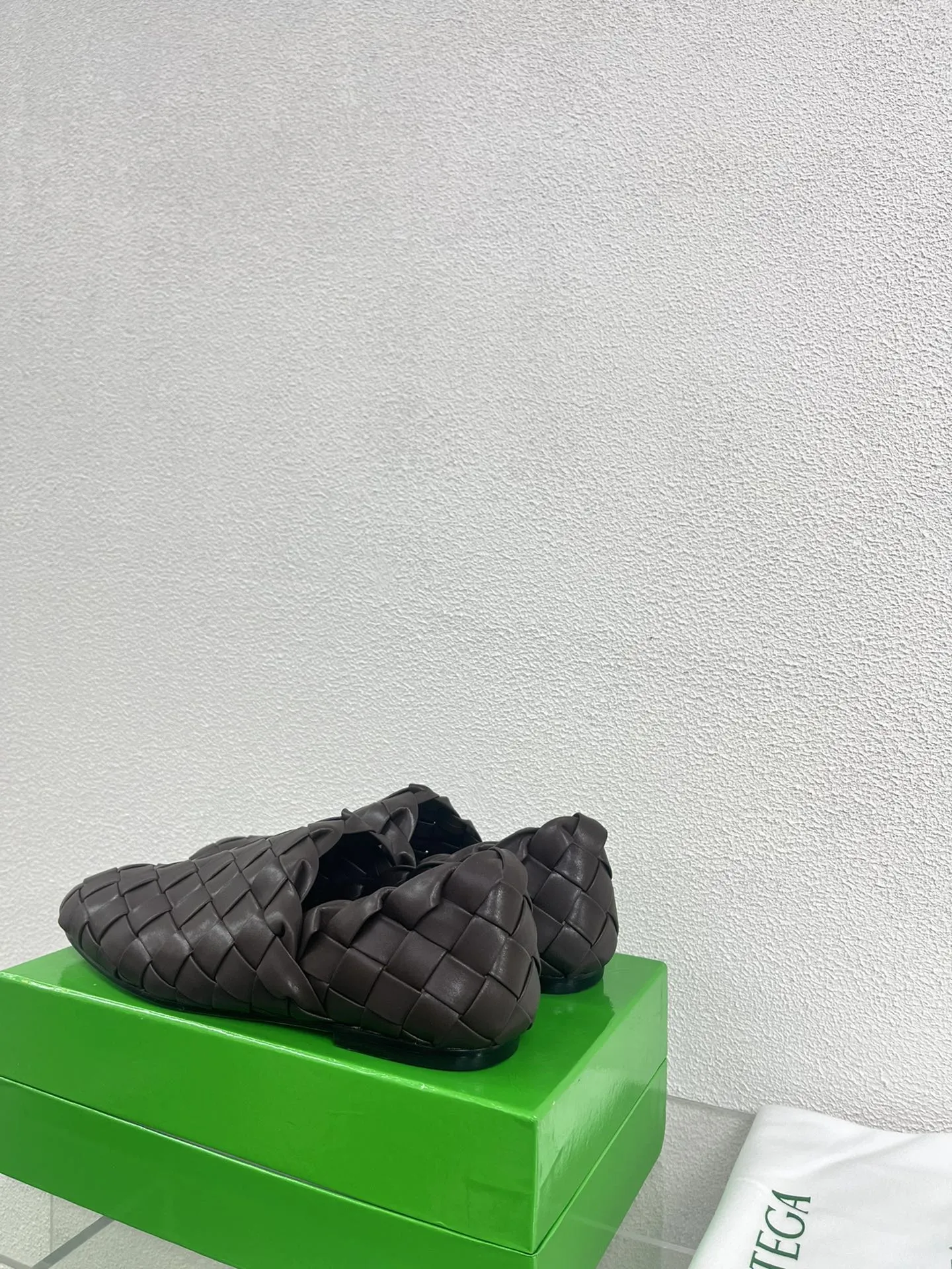Bottega Veneta Intrecciato Dark Brown Lambskin 972903