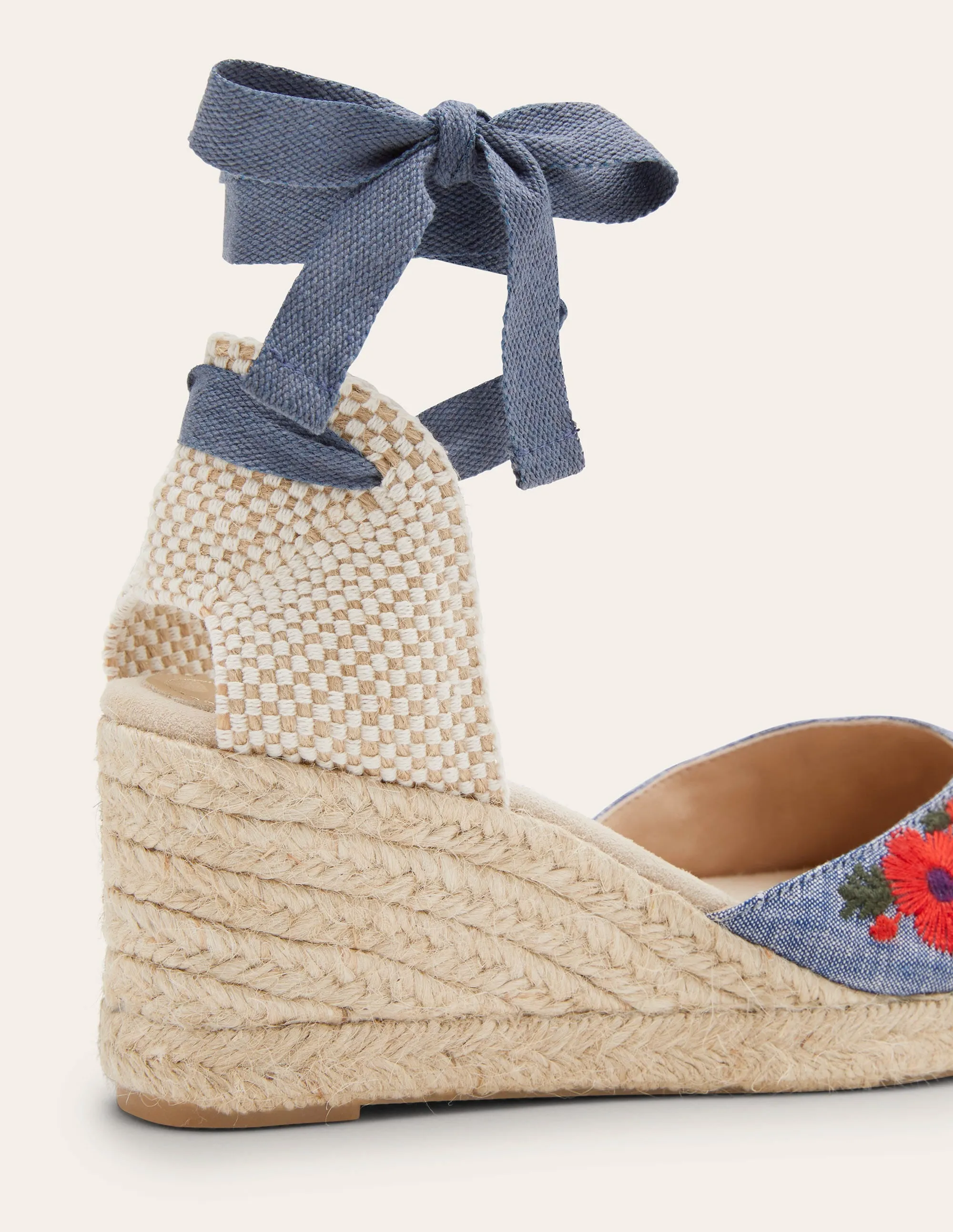 Cassie Espadrilles mit Keilabsatz-Faux-Uni, Stickerei