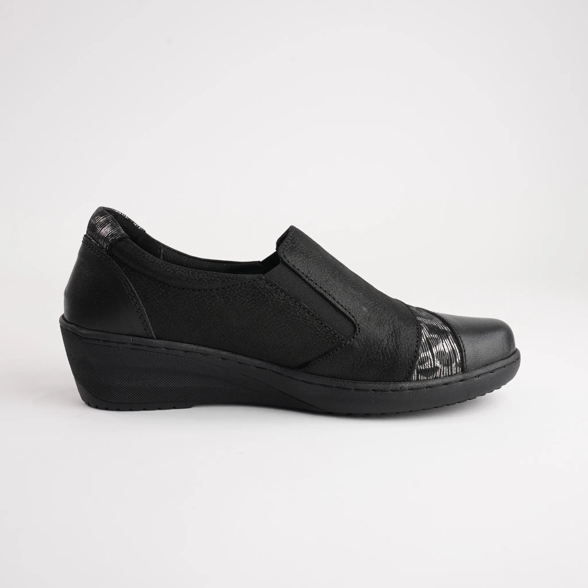 CP461-18 Black Combo Leather Flats
