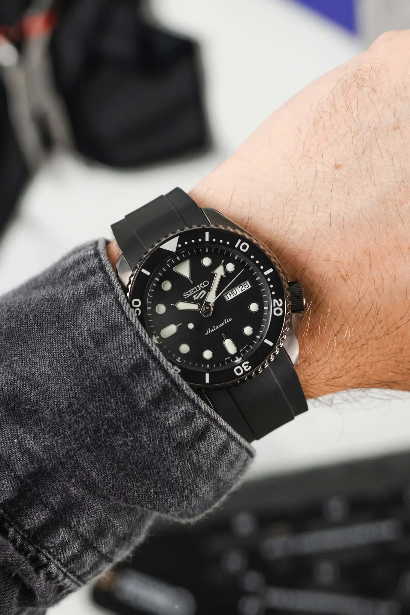 CRAFTER BLUE CB10-F FKM Rubber Watch Strap for Seiko SKX & 5 Sports Series – BLACK with Rubber & Steel Keepers