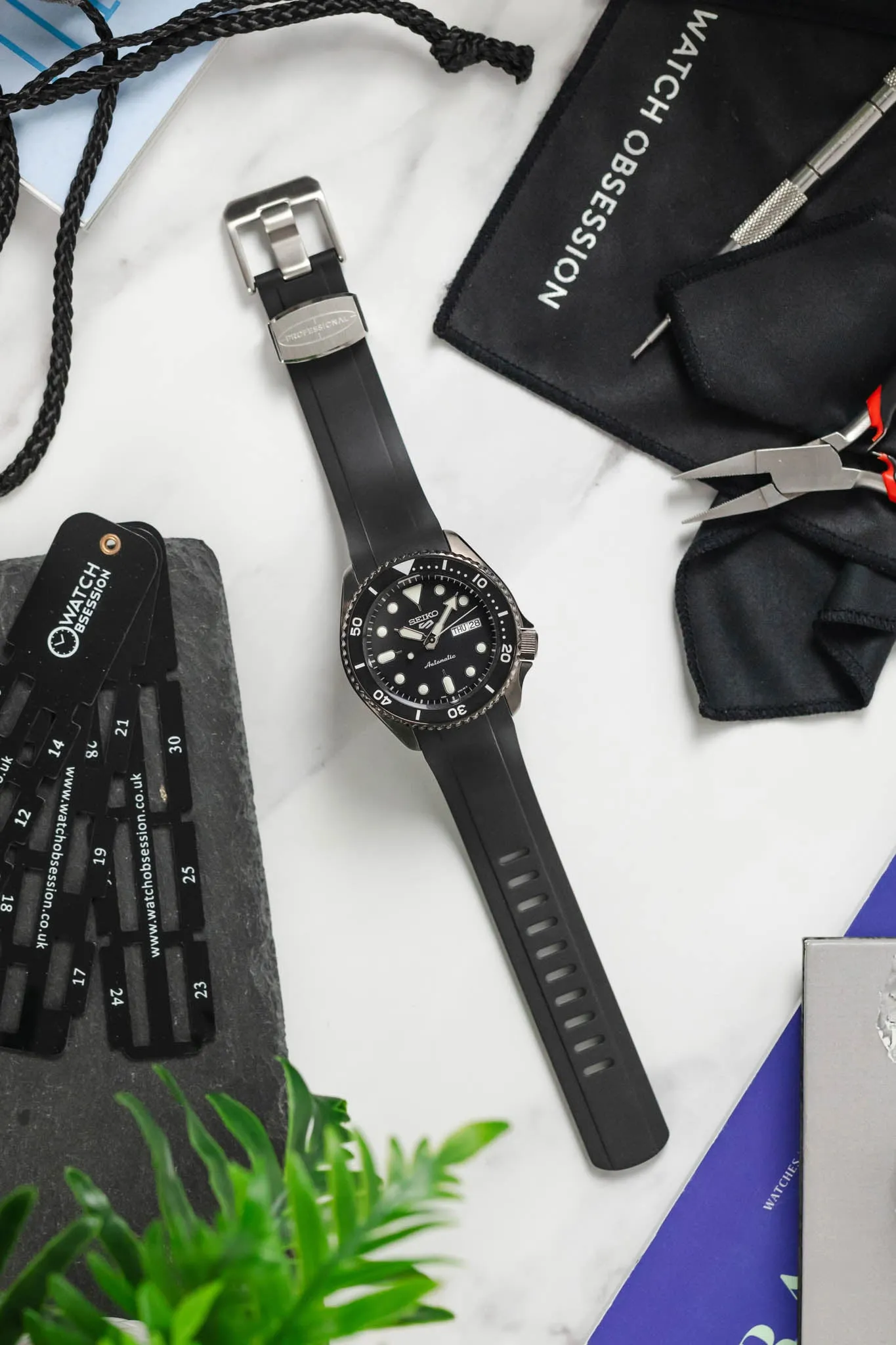 CRAFTER BLUE CB10-F FKM Rubber Watch Strap for Seiko SKX & 5 Sports Series – BLACK with Rubber & Steel Keepers