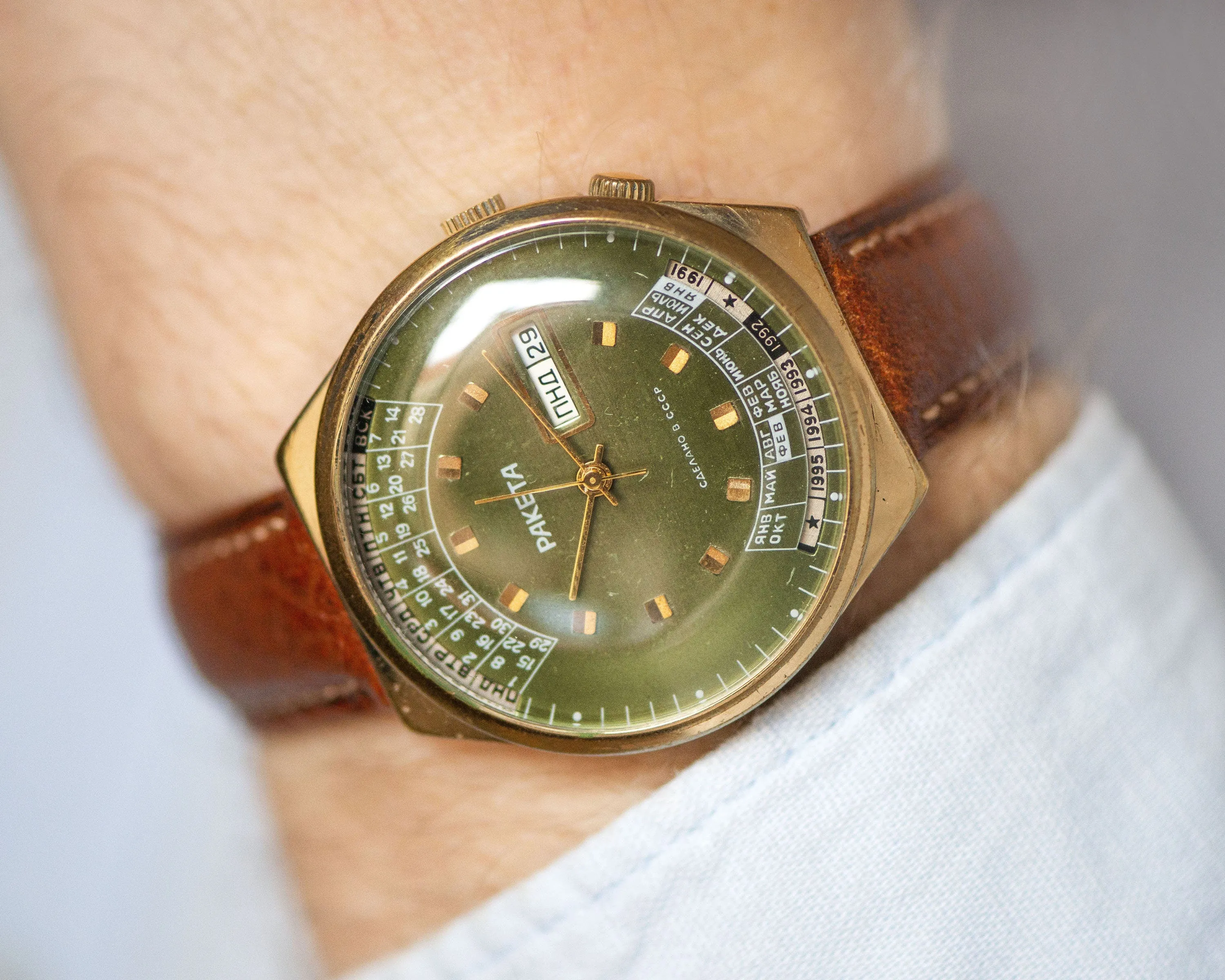 Green men’s watch perpetual calendar, gold plated wristwatch Rocket, chunky vintage men's watch modern, new premium leather strap