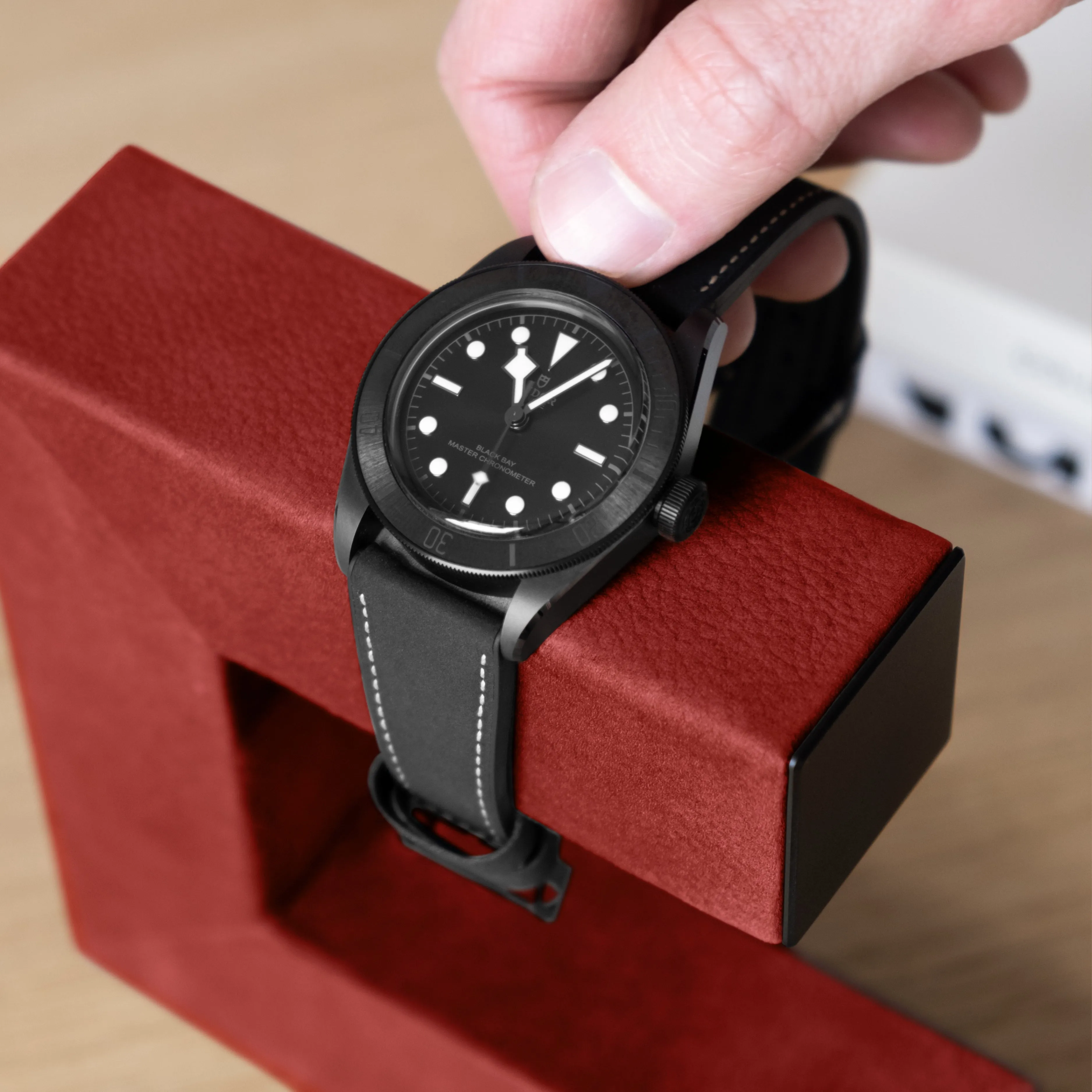 HUDSON DUO WATCH STAND - CRIMSON / GREY