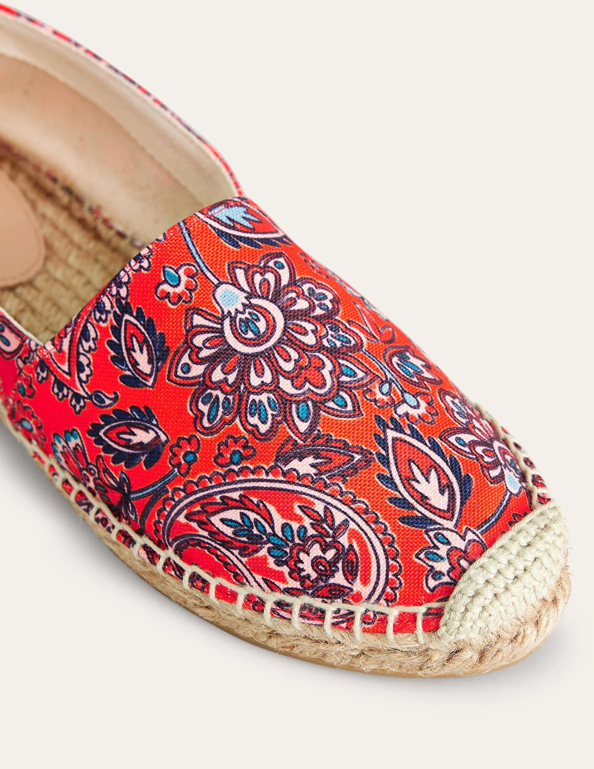 Klassische Espadrilles mit flacher Sohle-Knallrot, Paisleymuster