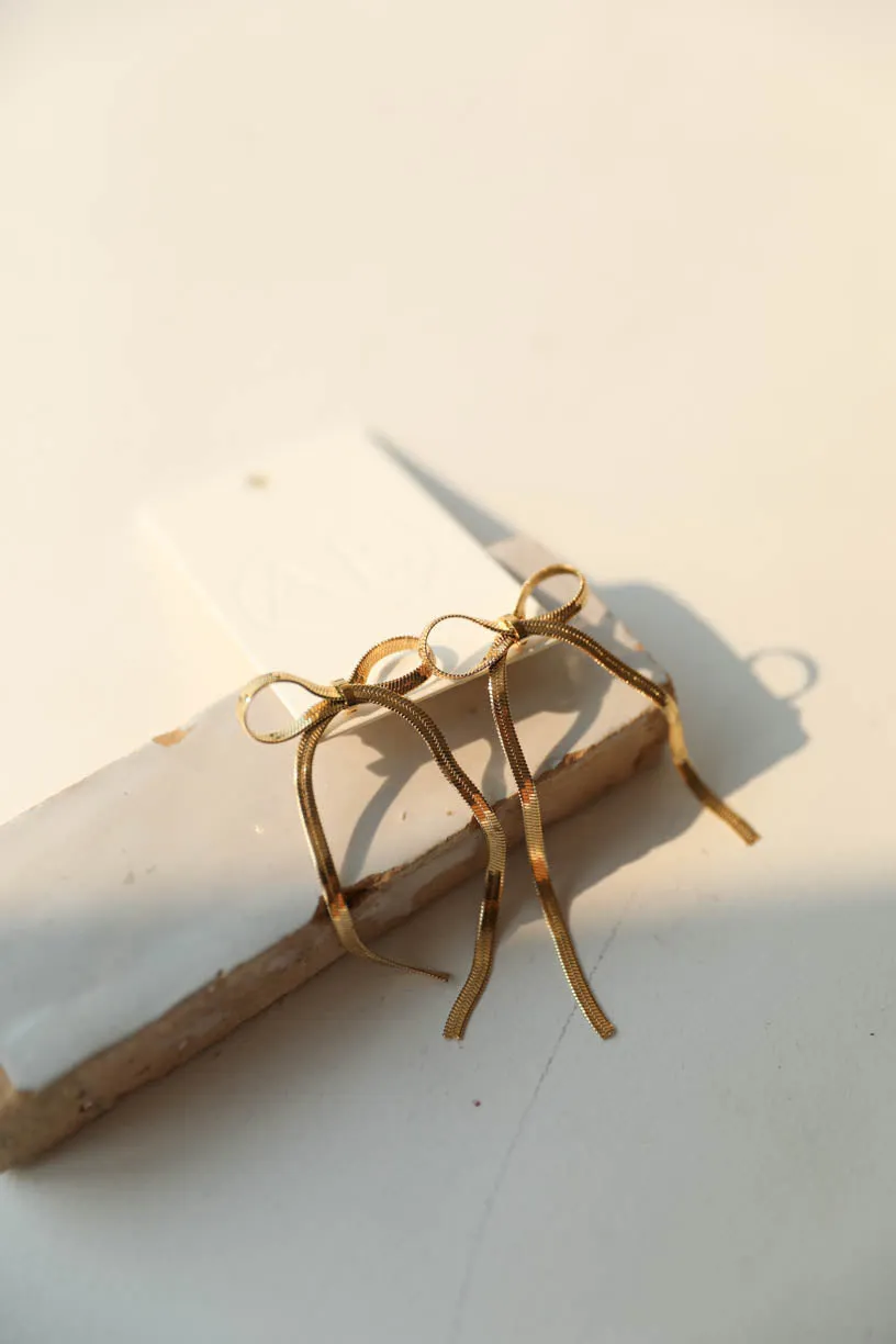 Rae: 18k Gold Plated Bow Dangle Gold Earrings