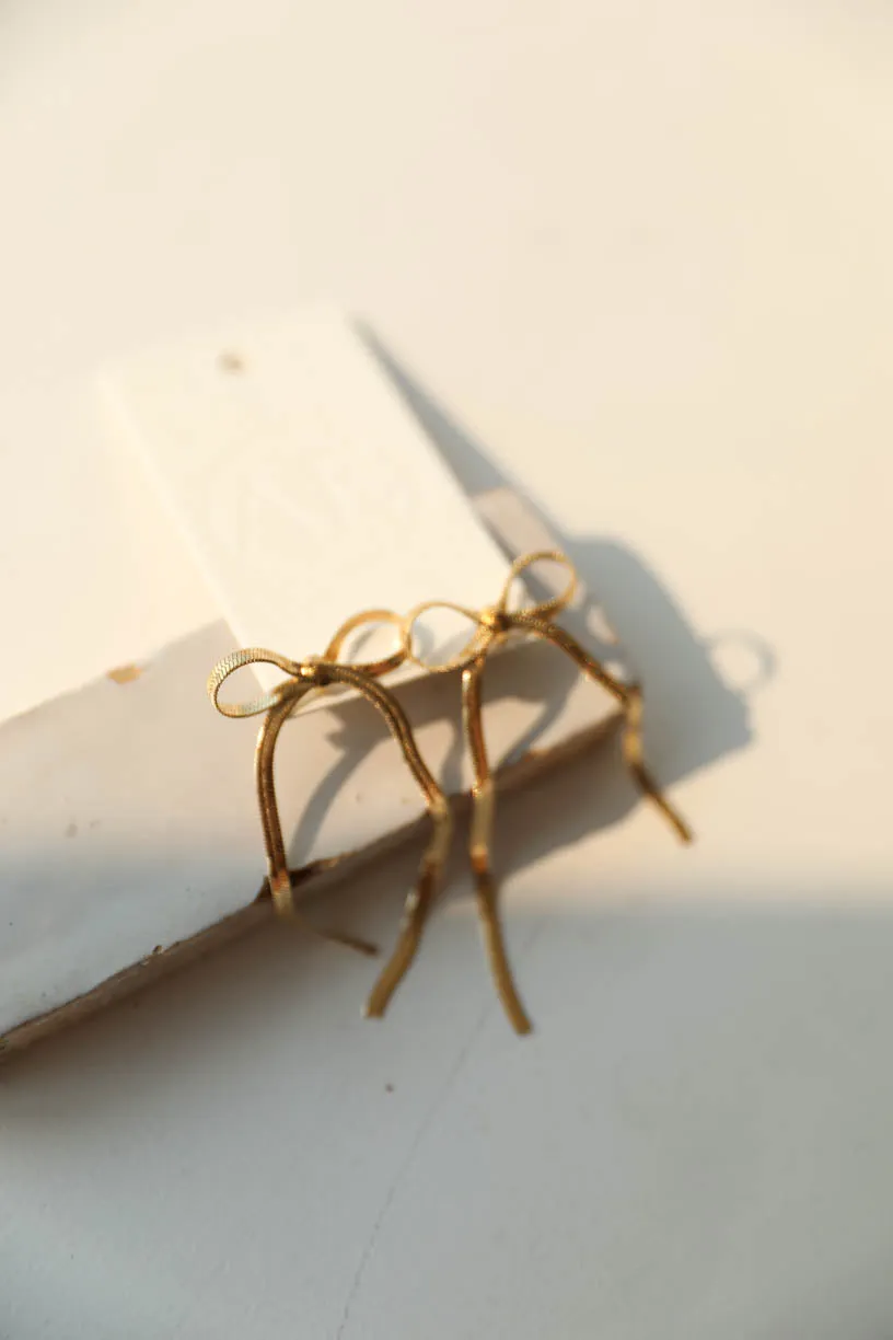 Rae: 18k Gold Plated Bow Dangle Gold Earrings
