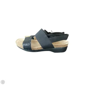 Sandals Flats By Munro In Black, Size: 7