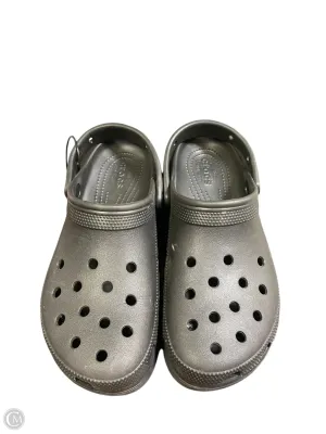 Shoes Flats By Crocs In Black, Size: 10
