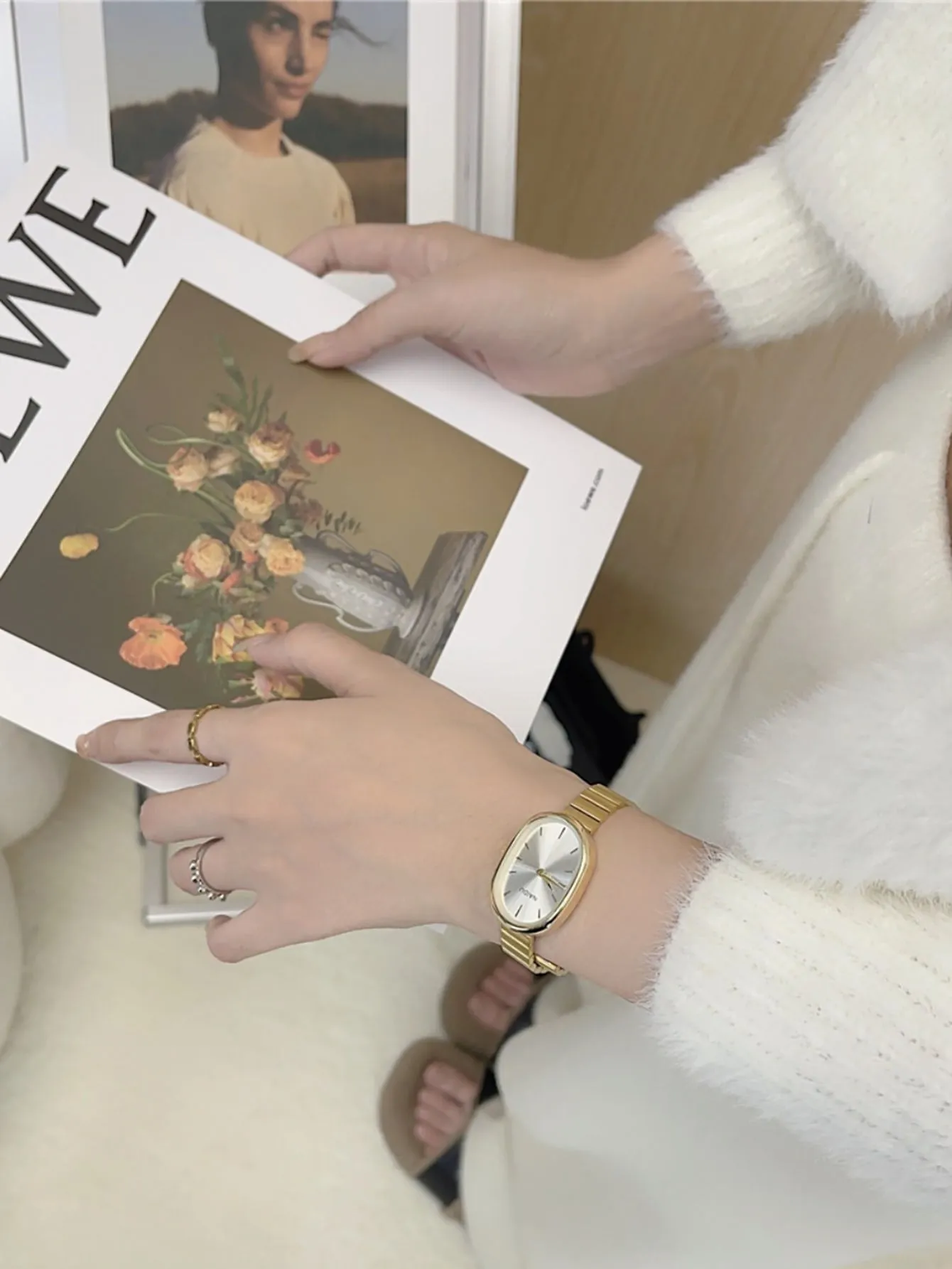 Small Round Quartz Watch - Gold