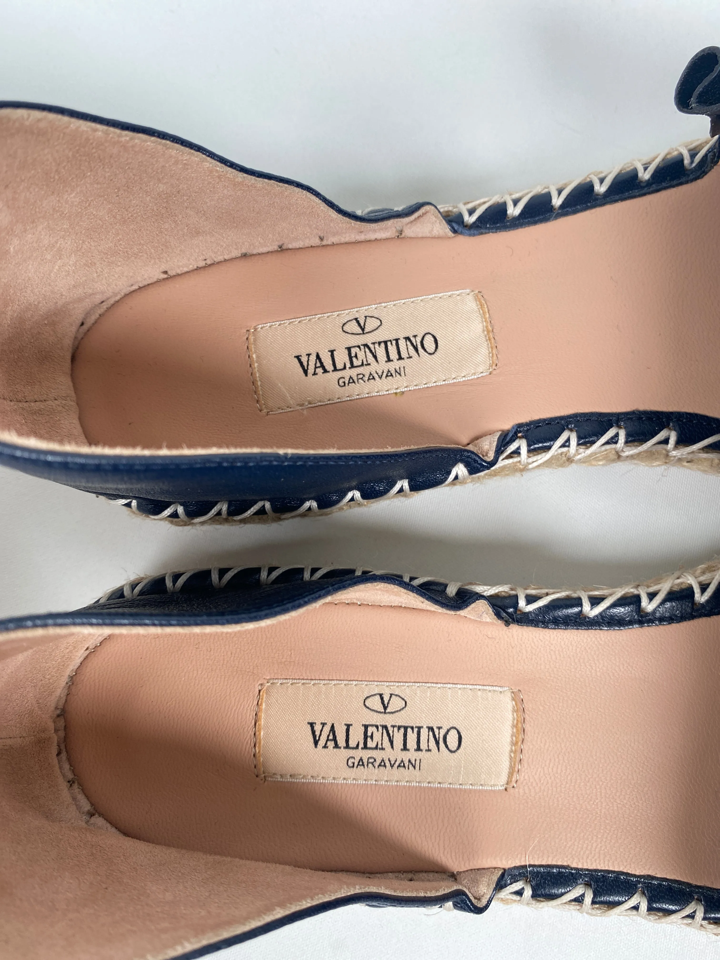 VALENTINO GARAVANI - ROCKSTUD RUFFLE TRIM NAVY BLUE LEATHER ESPADRILLES - SZ 38 - NEW IN BOX
