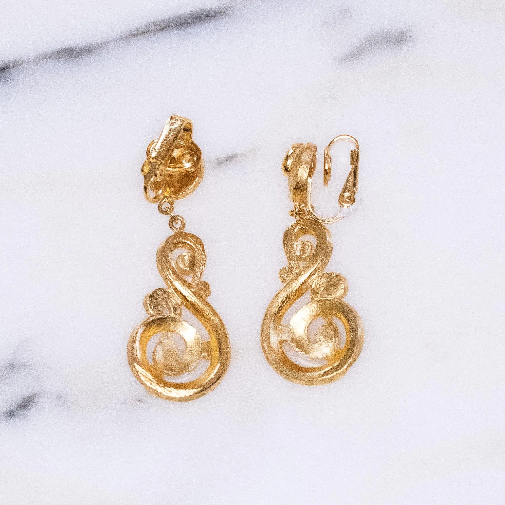 Vintage Crown Trifari Modernist Swirl Dangle Drop Earrings