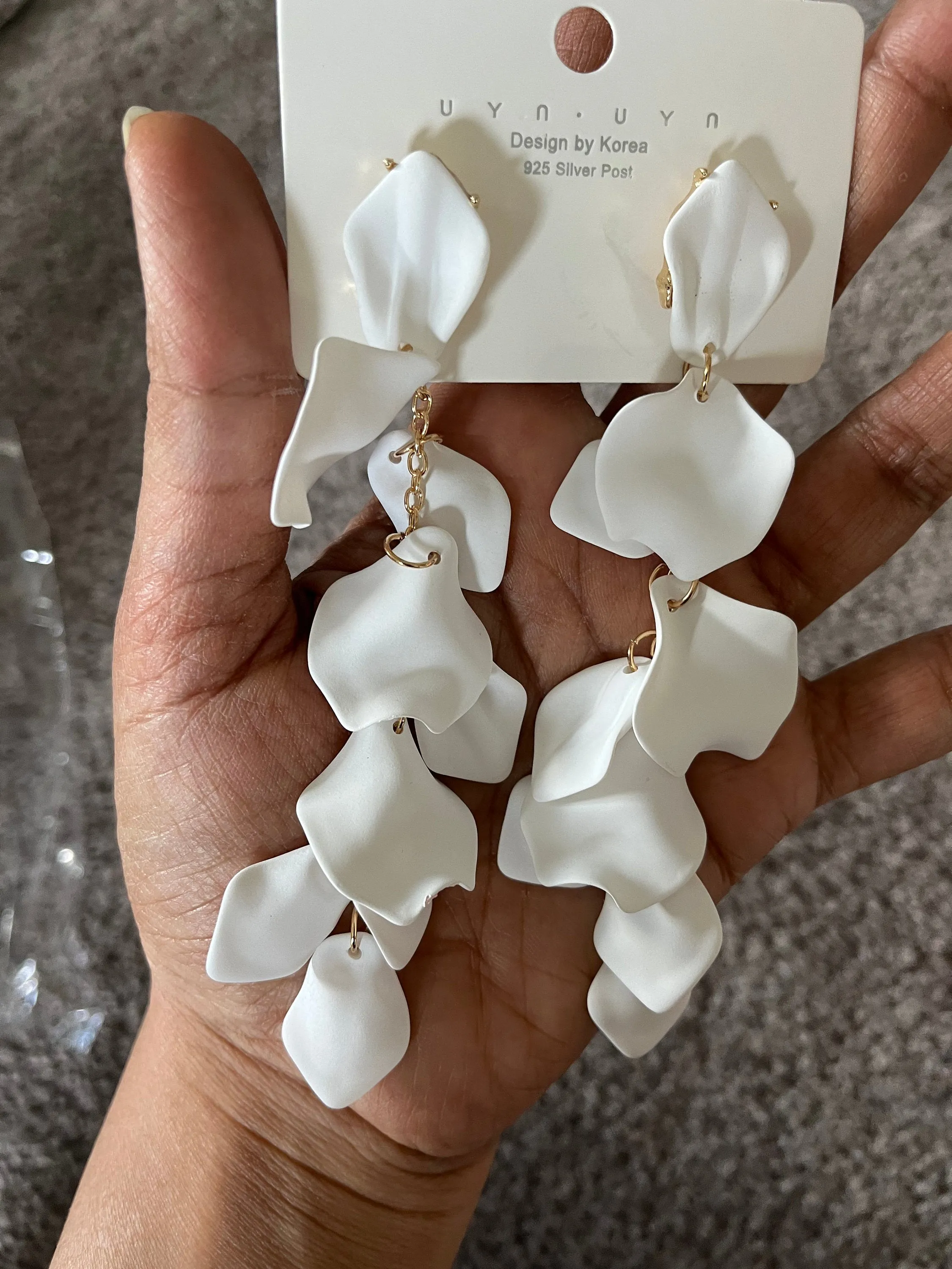 White flower earrings , white feathered earrings , Snow White earrings , acrylic white earrings , long white earrings floral