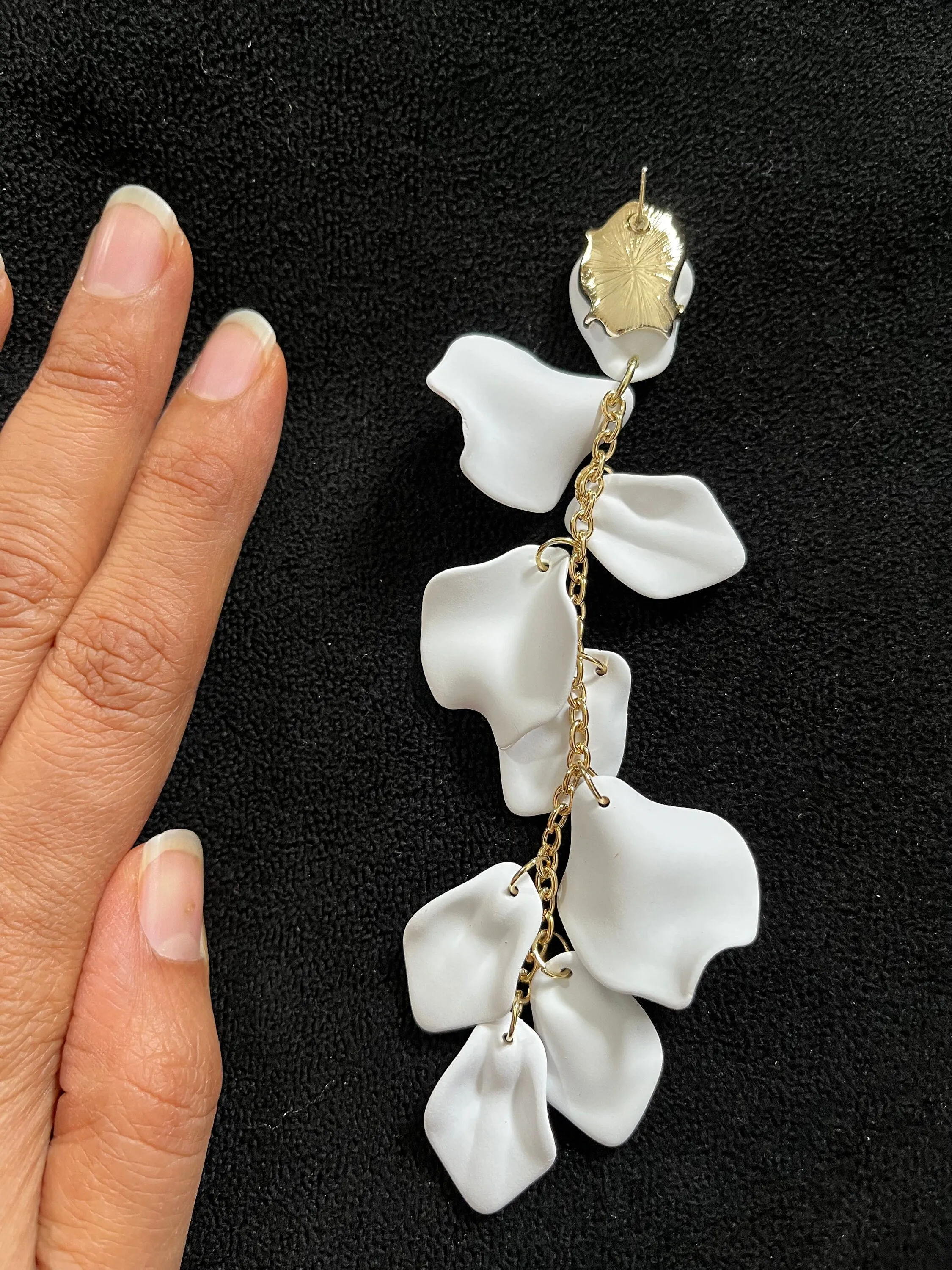 White flower earrings , white feathered earrings , Snow White earrings , acrylic white earrings , long white earrings floral